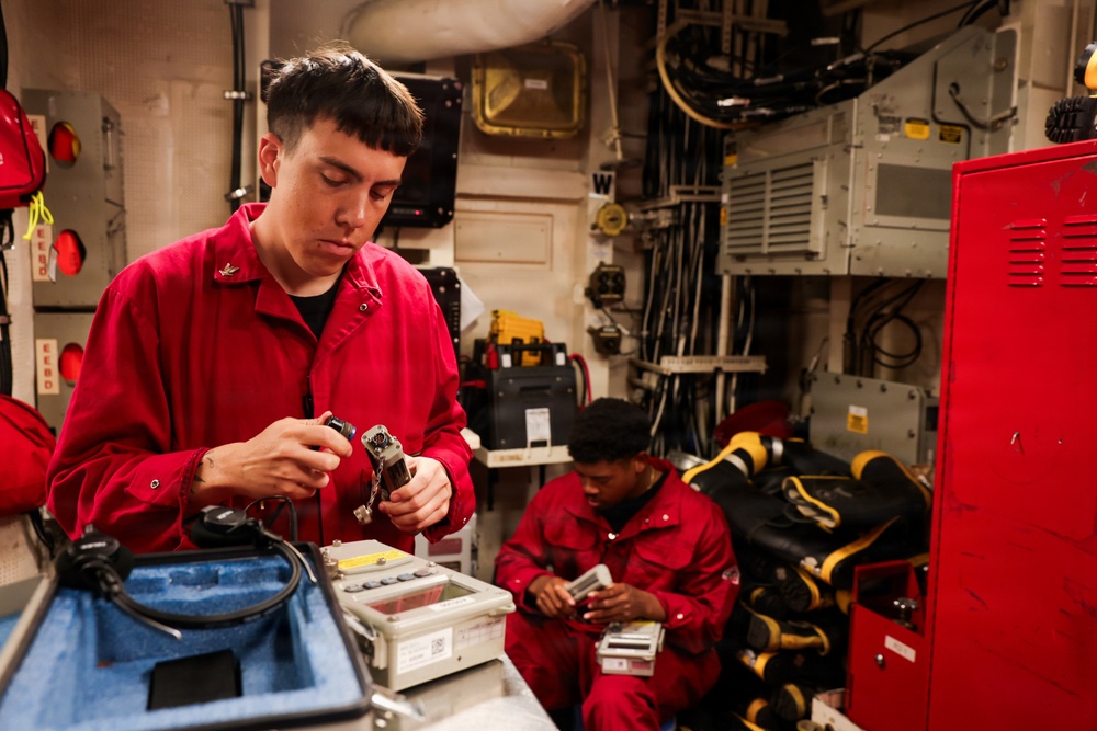 Routine Operations Aboard USS Mason (DDG 87)
