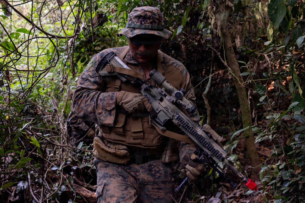 MRF-D Marines participate in Indonesian point man course with Indonesian Marines during a platoon exchange