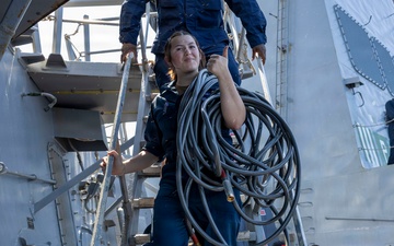 DDG 117 Cleans The Ship During FWWD