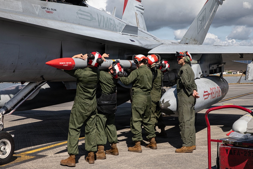 VMFA-232 F/A-18s take to the skies for final exercise