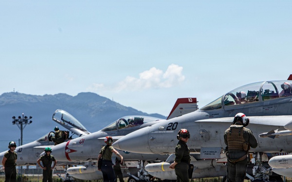 VMFA-232 F/A-18s take to the skies for final exercise