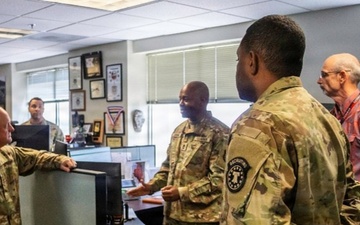 T2COM Commander Visits Phoenix Battalion