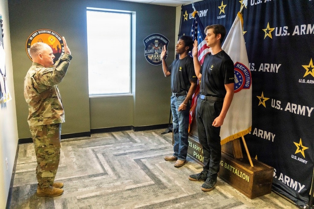 T2COM Commander Visits Phoenix Battalion