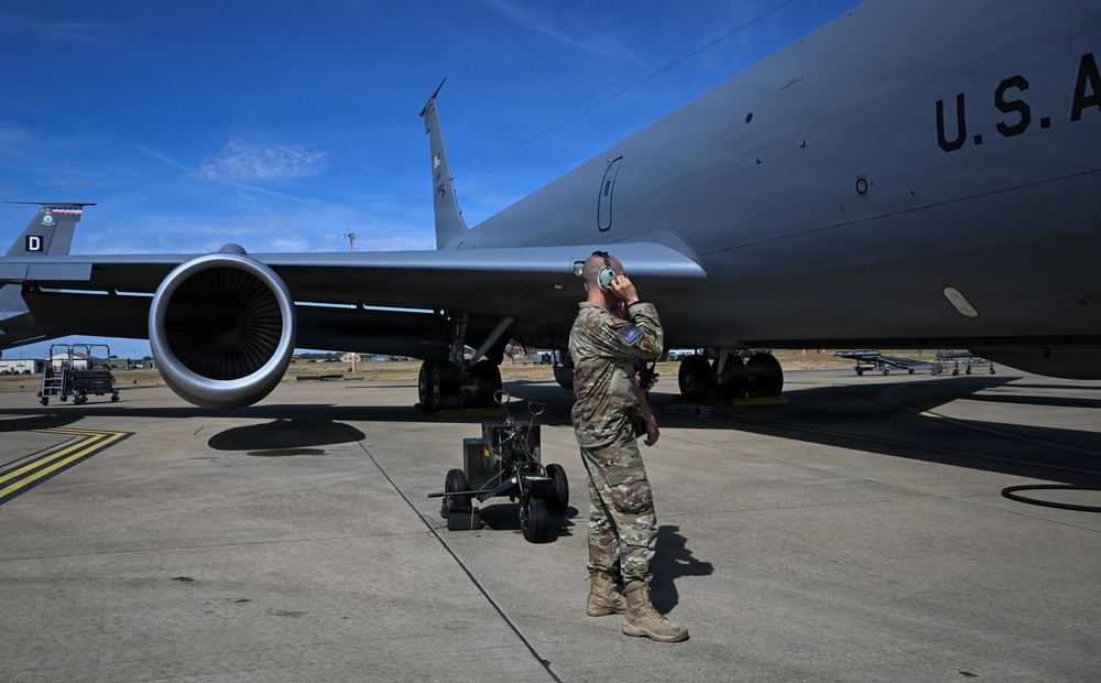 RAF Mildenhall maintainers explore wireless future for KC-135