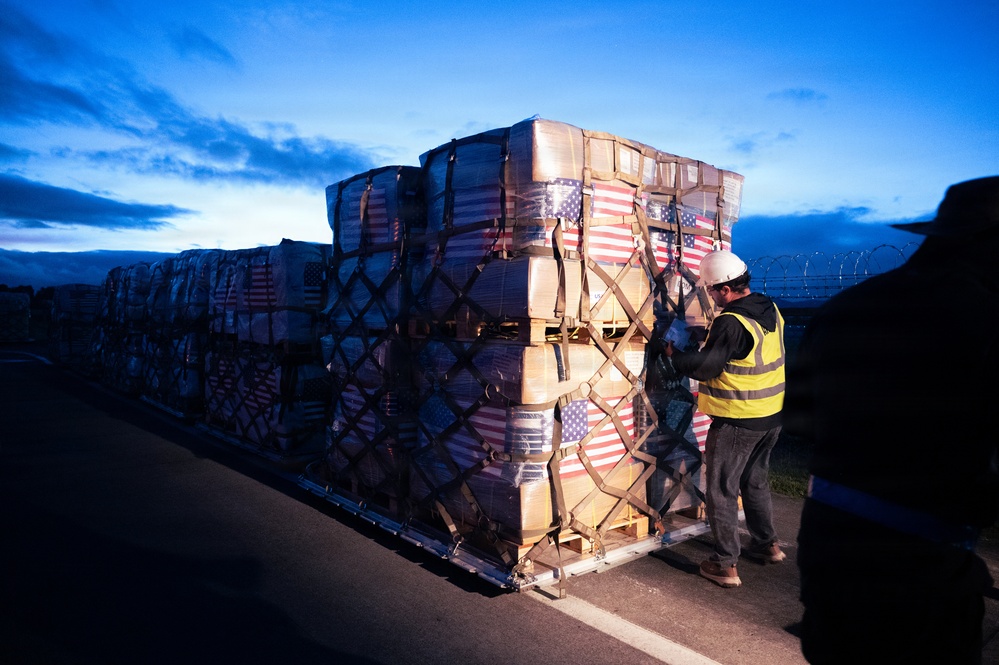 Colombia Earthquake relief supplies offload from a C-17