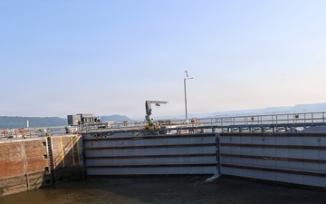 Corps of Engineers hosts Lock and Dam 9 open house