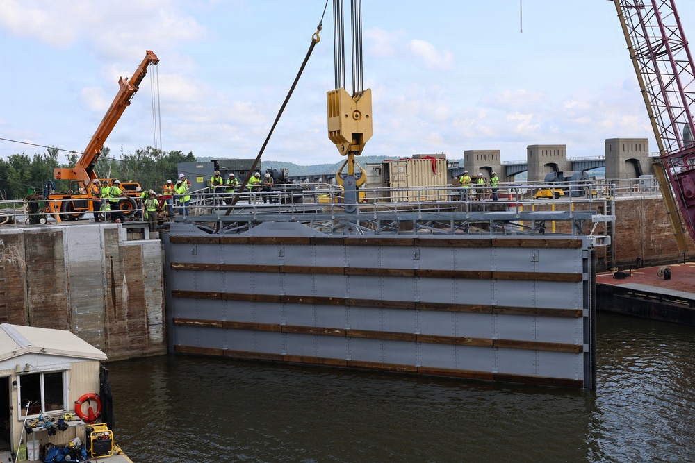 St. Paul District continues its mission to replace miter gates on the Upper Mississippi River