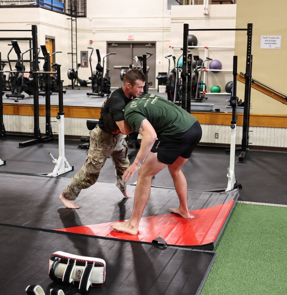 75th FA Brigade Soldiers Clash in Diamond Week Combatives Tournament