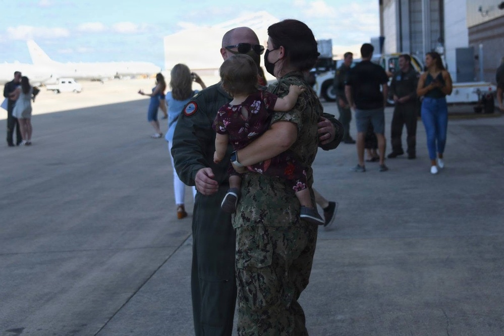 VP 10 “Red Lancers” and VP-45 “Pelicans” return home to NAS Jacksonville