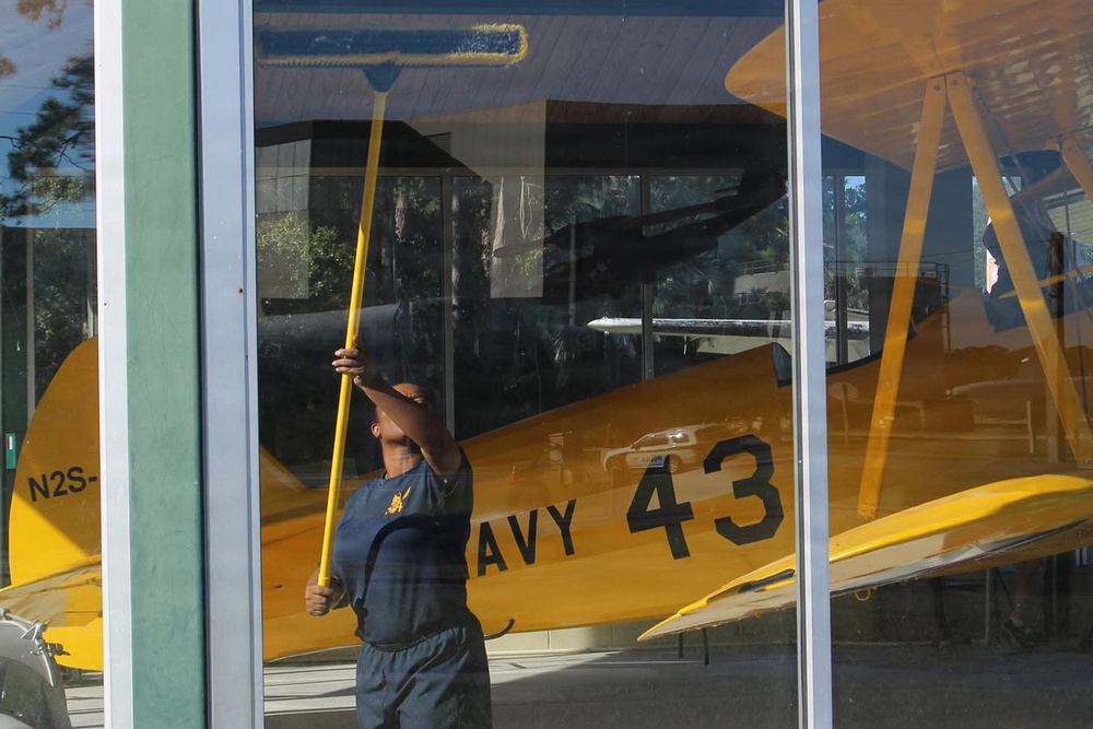 Chief Selects Wash Aircraft at Naval Air Station Jacksonville Heritage Park