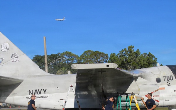 Chief Selects Wash Aircraft at Naval Air Station Jacksonville Heritage Park