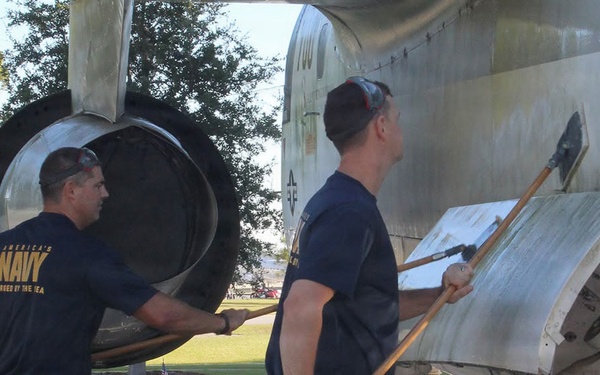Chief Selects Wash Aircraft at Naval Air Station Jacksonville Heritage Park