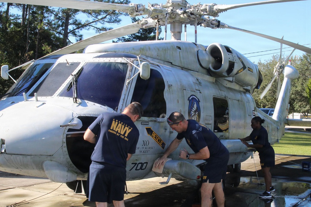 Chief Selects Wash Aircraft at Naval Air Station Jacksonville Heritage Park