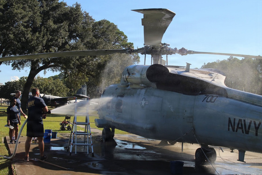 Chief Selects Wash Aircraft at Naval Air Station Jacksonville Heritage Park