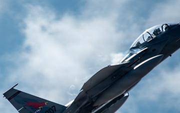 The 142nd Wing participates in the Oregon International Air Show