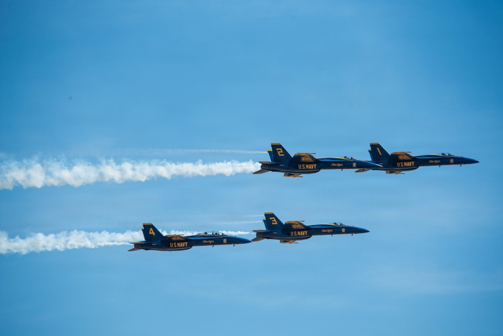 Blue Angels soar at the Oregon International Air Show