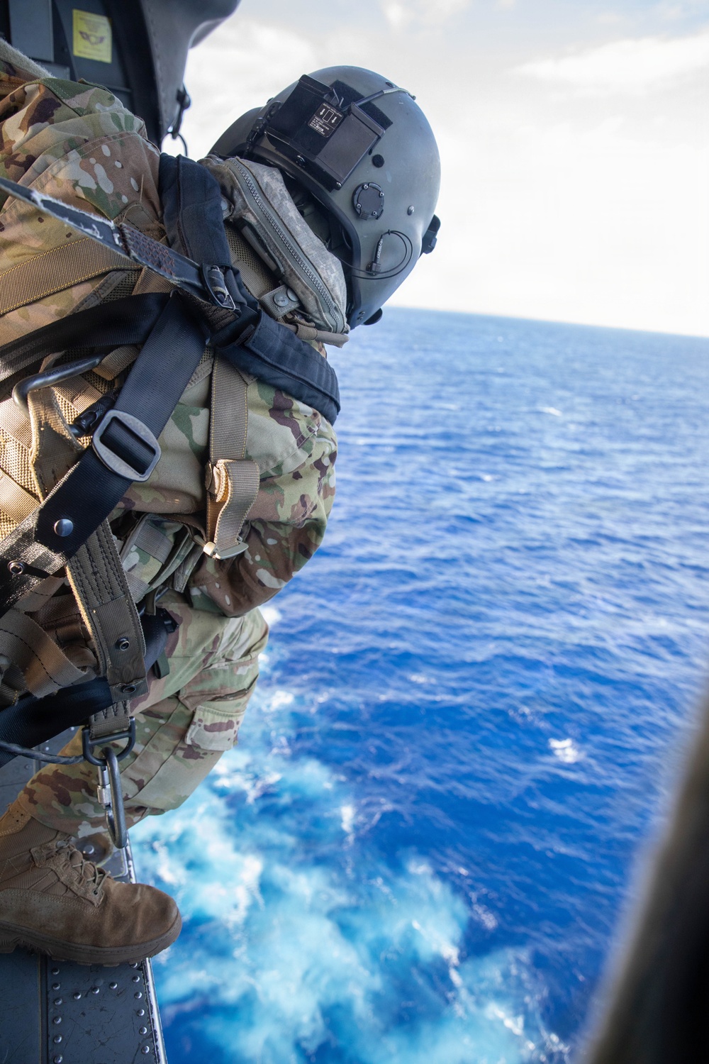 DUSTOFF Conducts Deck Landing Qualifications on USS Cincinnati (LCS-20)
