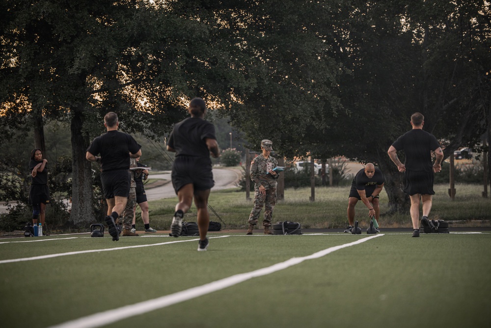 335th Signal Command (Theater) soldiers conduct the Army Fitness Test