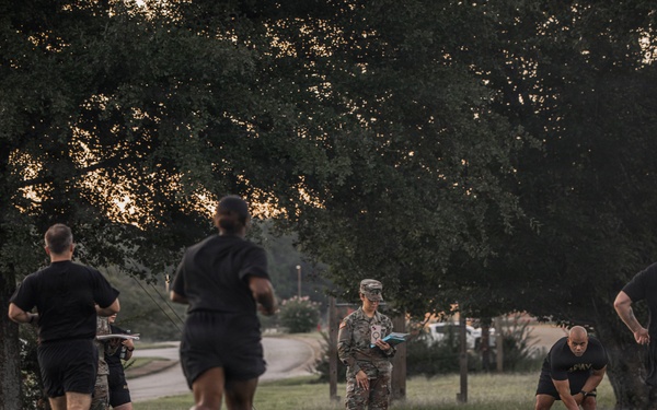 335th Signal Command (Theater) soldiers conduct the Army Fitness Test