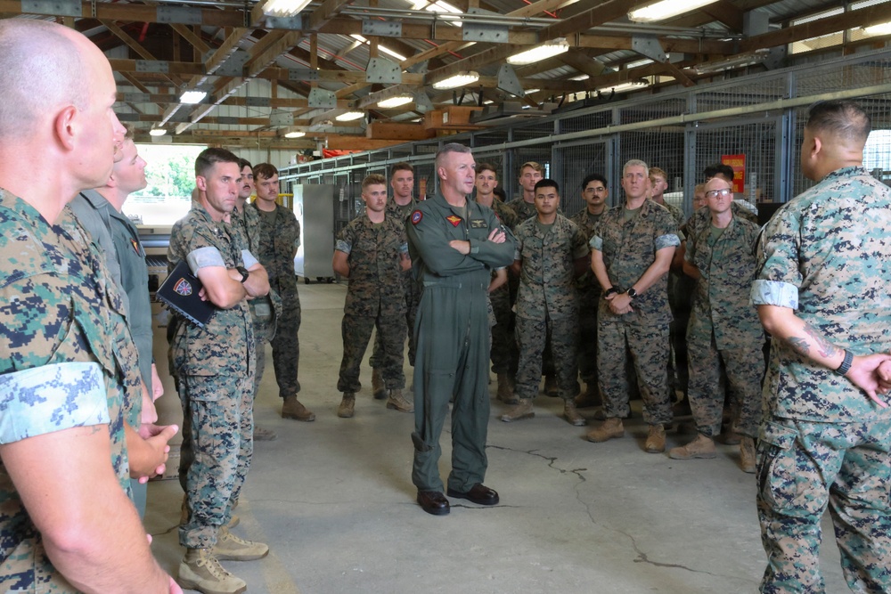 1st Marine Aircraft Wing Commander visits Marine Air Control Squadron 4