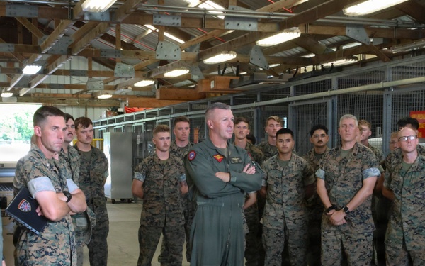 1st Marine Aircraft Wing Commander visits Marine Air Control Squadron 4