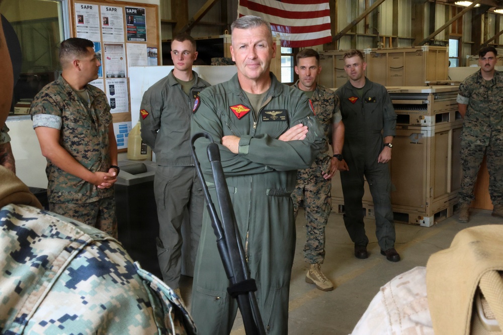 1st Marine Aircraft Wing Commander visits Marine Air Control Squadron 4