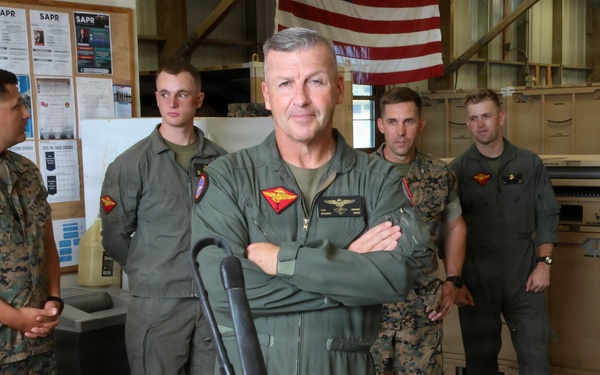 1st Marine Aircraft Wing Commander visits Marine Air Control Squadron 4