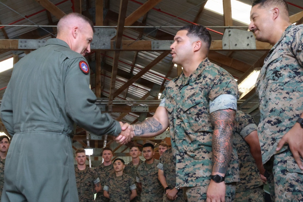 1st Marine Aircraft Wing Commander visits Marine Air Control Squadron 4