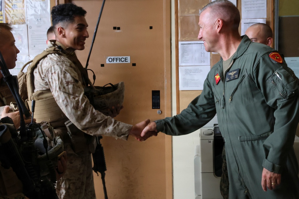 1st Marine Aircraft Wing Commander visits Marine Air Control Squadron 4