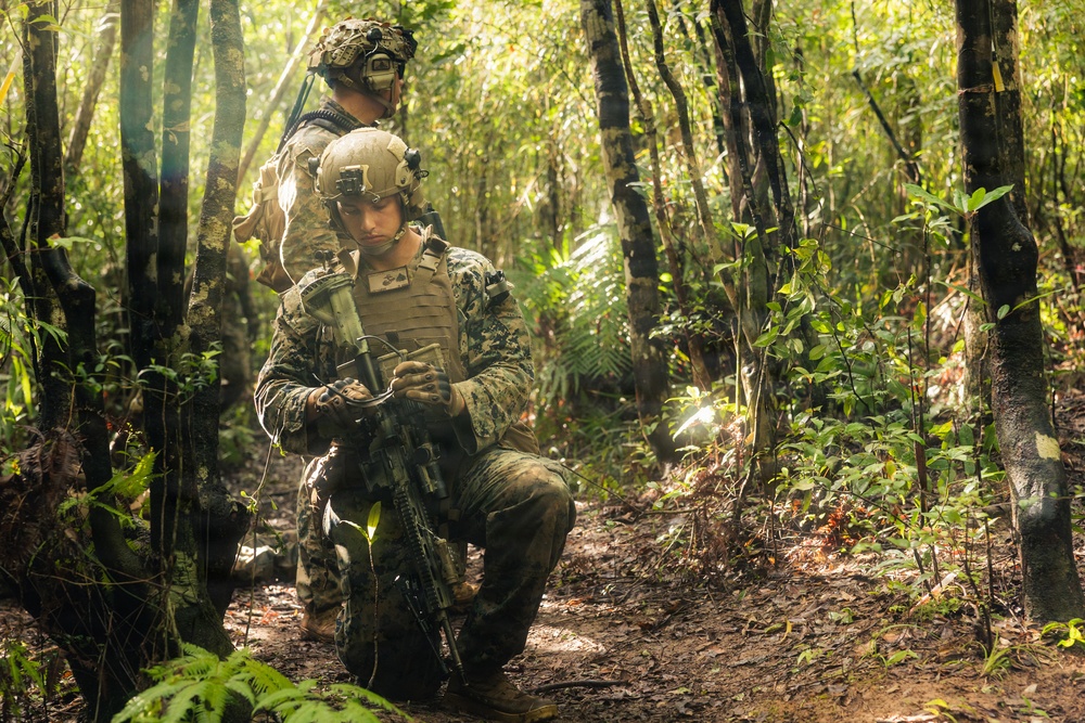 U.S. Marines with 12th LCT Conduct a Live-Fire Range