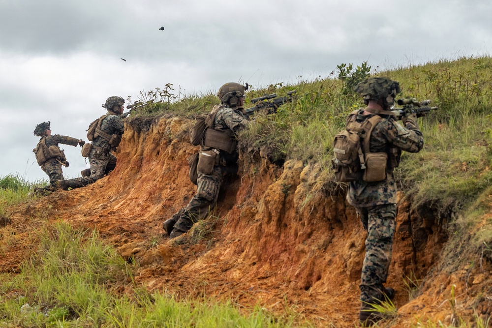 U.S. Marines with 12th LCT Conduct a Live-Fire Range