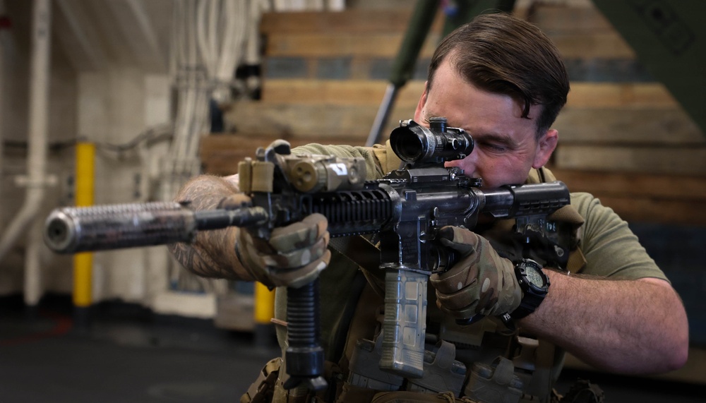 Anchroage Conducts COMPTUEX With Makin Island Amphibious Ready Group