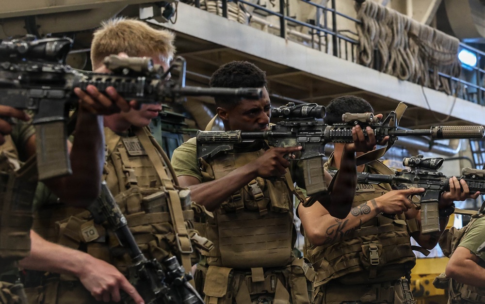 Anchroage Conducts COMPTUEX With Makin Island Amphibious Ready Group