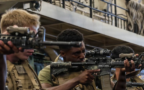 Anchroage Conducts COMPTUEX With Makin Island Amphibious Ready Group