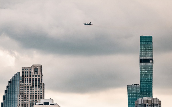 F-22 Demonstration Team performs for 2026 Chicago Air and Water Show