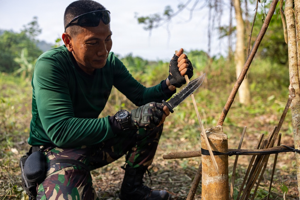 MRF-D Marines participate in jungle survival exchange