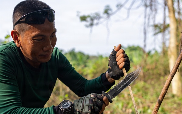 MRF-D Marines participate in jungle survival exchange