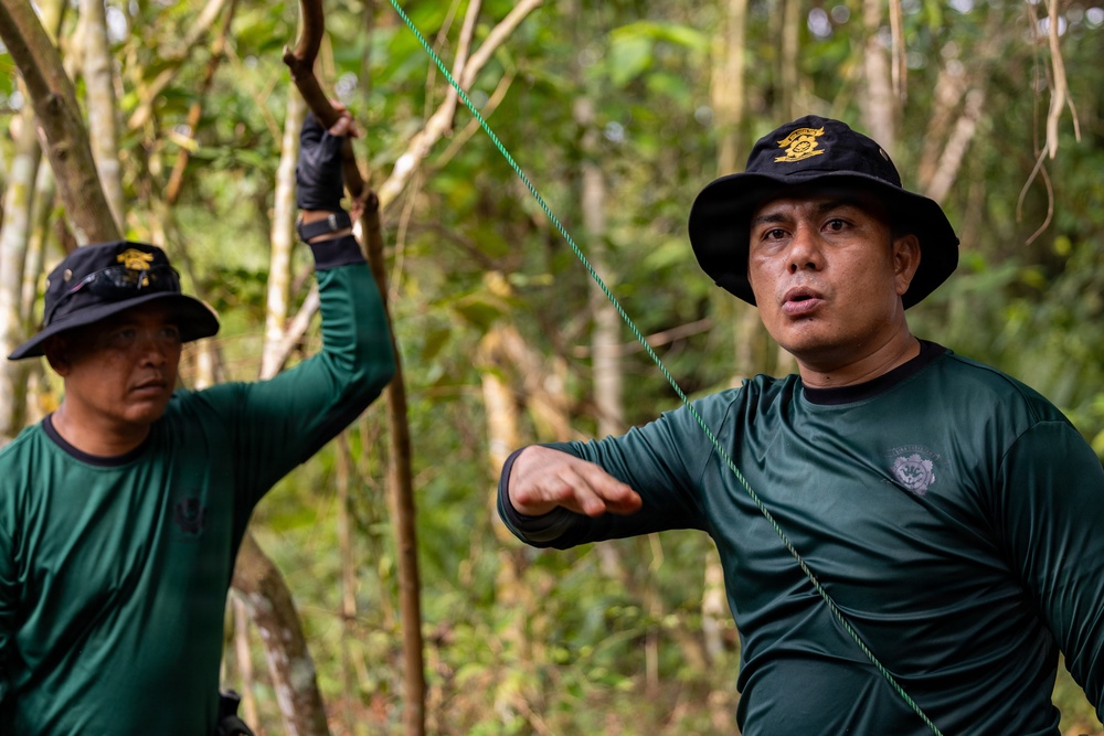 MRF-D Marines participate in jungle survival exchange