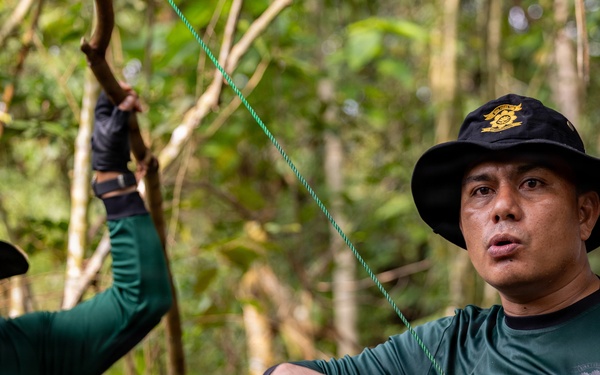 MRF-D Marines participate in jungle survival exchange