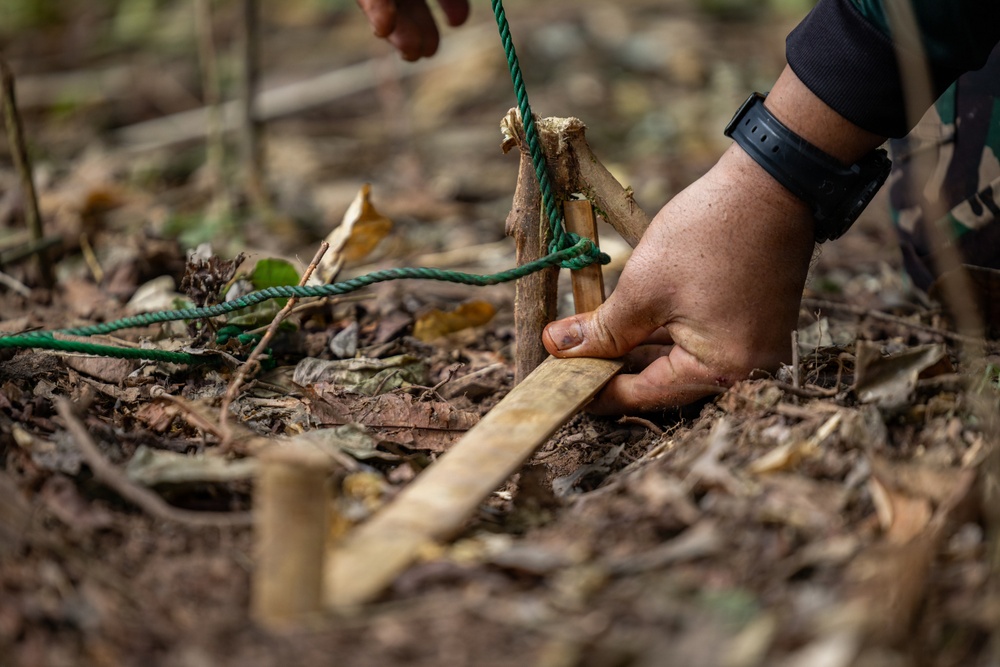MRF-D Marines participate in jungle survival exchange