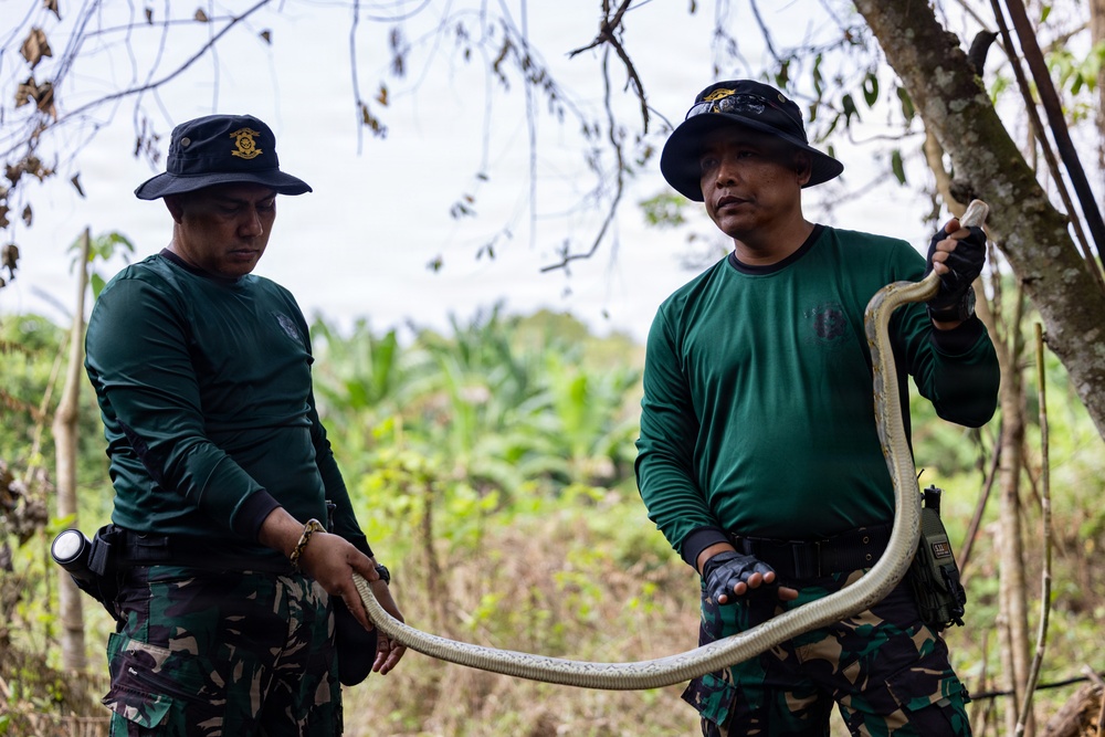 MRF-D Marines participate in jungle survival exchange