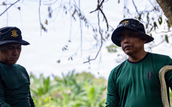 MRF-D Marines participate in jungle survival exchange