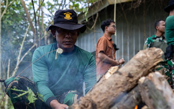 MRF-D Marines participate in jungle survival exchange