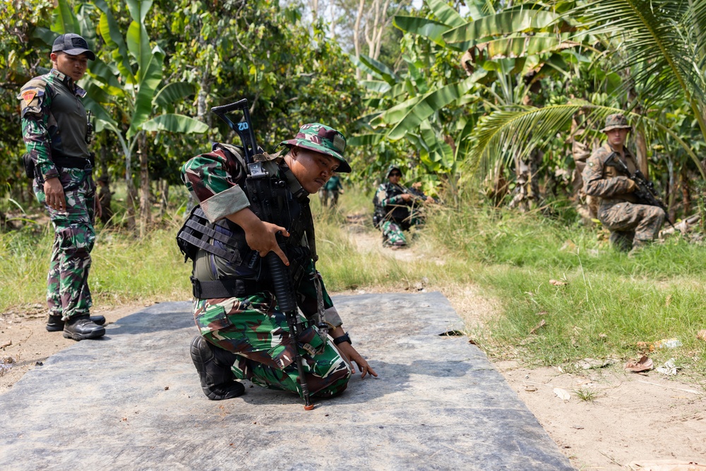 MRF-D Marines participate in jungle survival exchange
