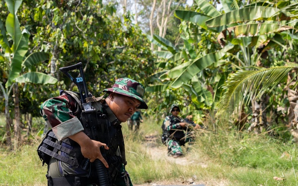 MRF-D Marines participate in jungle survival exchange