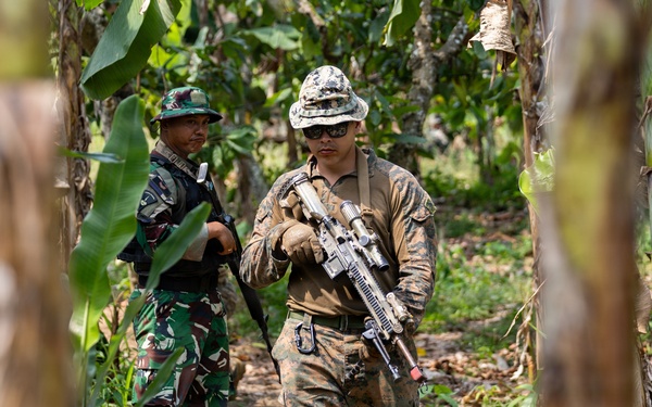 MRF-D Marines participate in jungle survival exchange