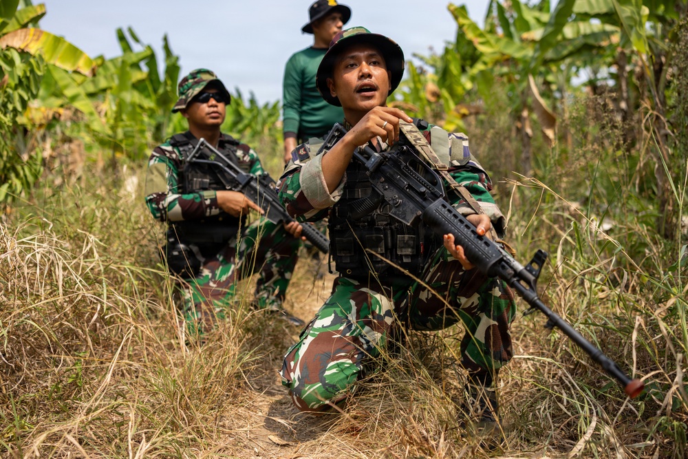 MRF-D Marines participate in jungle survival exchange