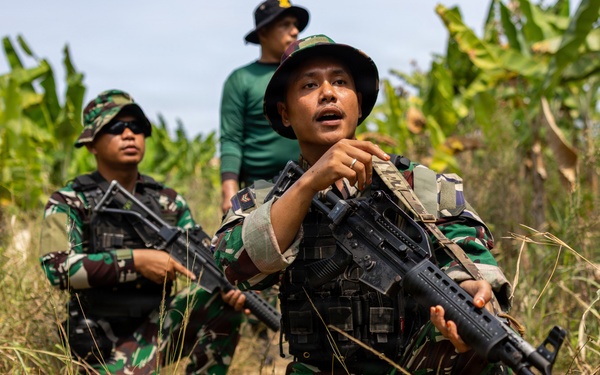 MRF-D Marines participate in jungle survival exchange