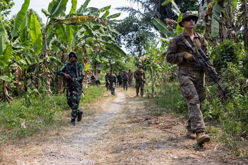 MRF-D Marines participate in jungle survival exchange