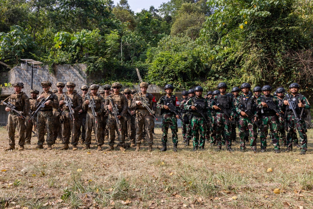 MRF-D Marines participate in jungle survival exchange